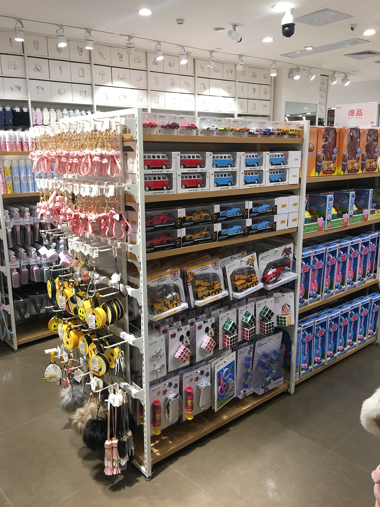名創優品、諾米（Nome）百貨店開店籌備全攻略 廣州貨架廠家的關鍵角色